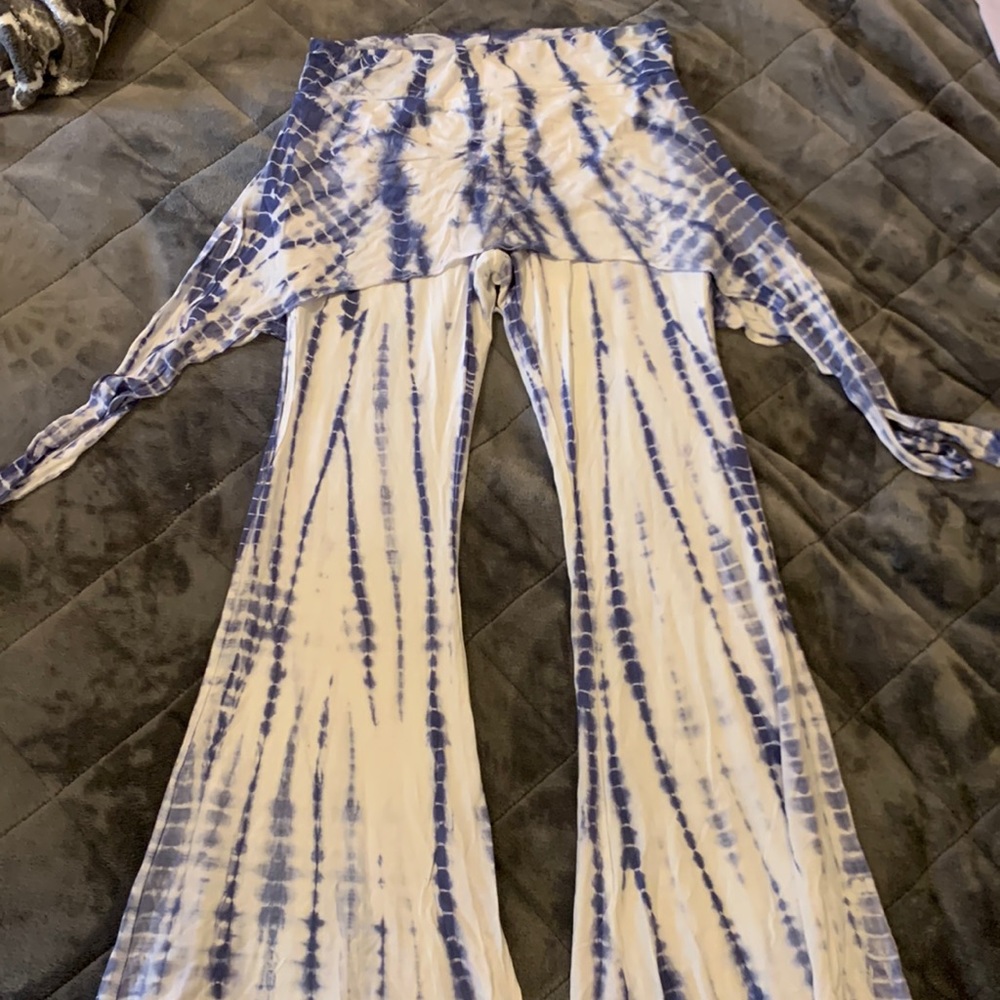 Calikind bell bottom leggings with attached skirt. New with tags never worn